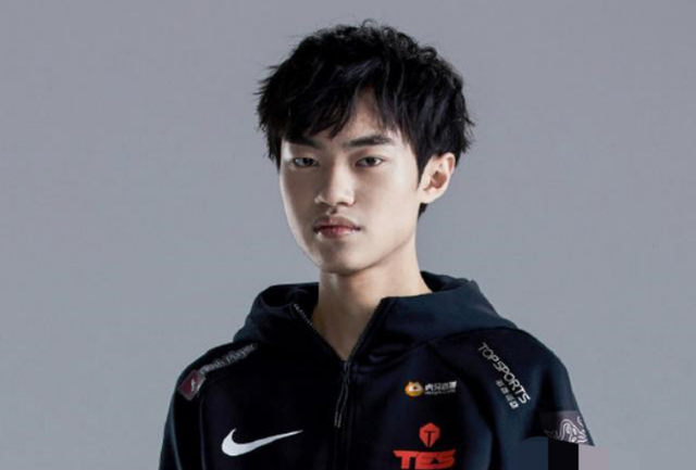 【战报】武汉eStarPro3比1战胜成都AG超玩会，花海裴擒虎豪取四杀