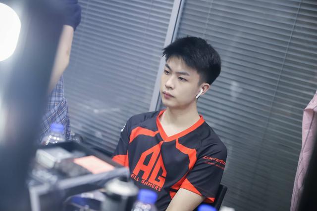 Spirit 自信地在击败 Imperial 后晋级 ESL Pro League 四分之一决赛。