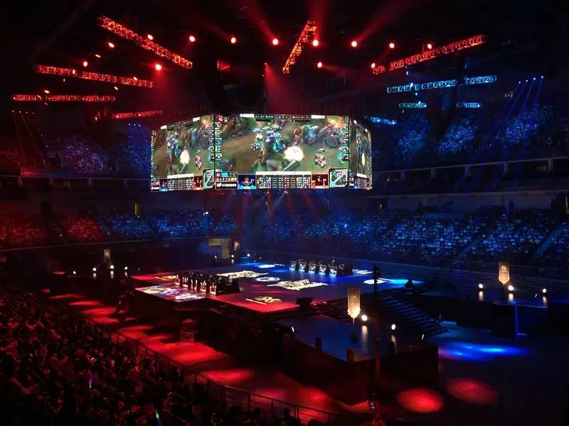 资讯今晚，离钻石只有一步之遥。玩了八个赛季