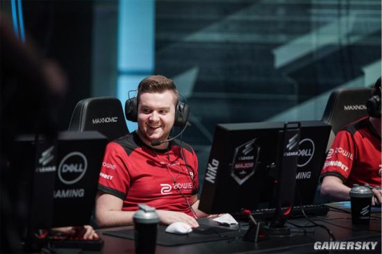 TT赛后群访 ucal：是我女朋友向我推荐的出场造型