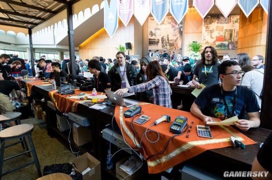 今天是Lwx与Crisp两名选手在LPL联赛登场六周年的日子