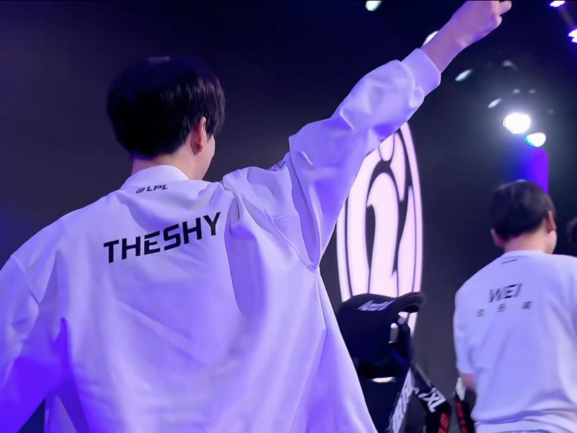 你认为 LPL 已经回到了黑暗时代吗？它未能赢得六场国际比赛的胜利。